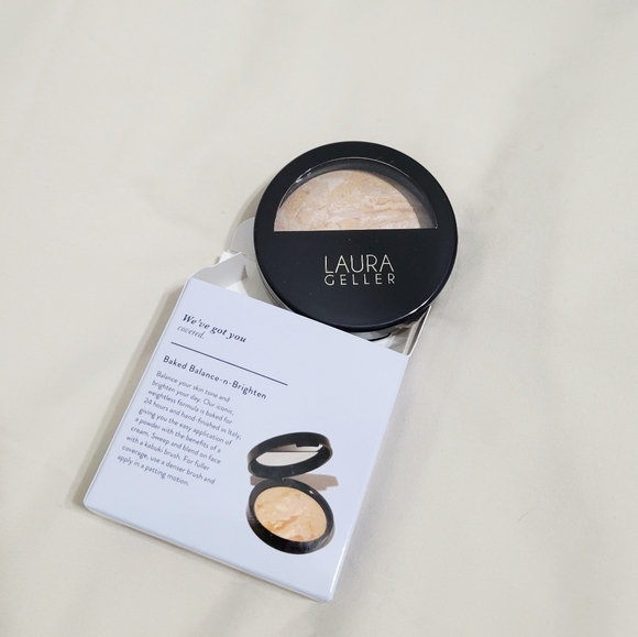 Laura Geller Baked Balance-n-Brighten Foundation - Warm Tones - Picture 4 of 4